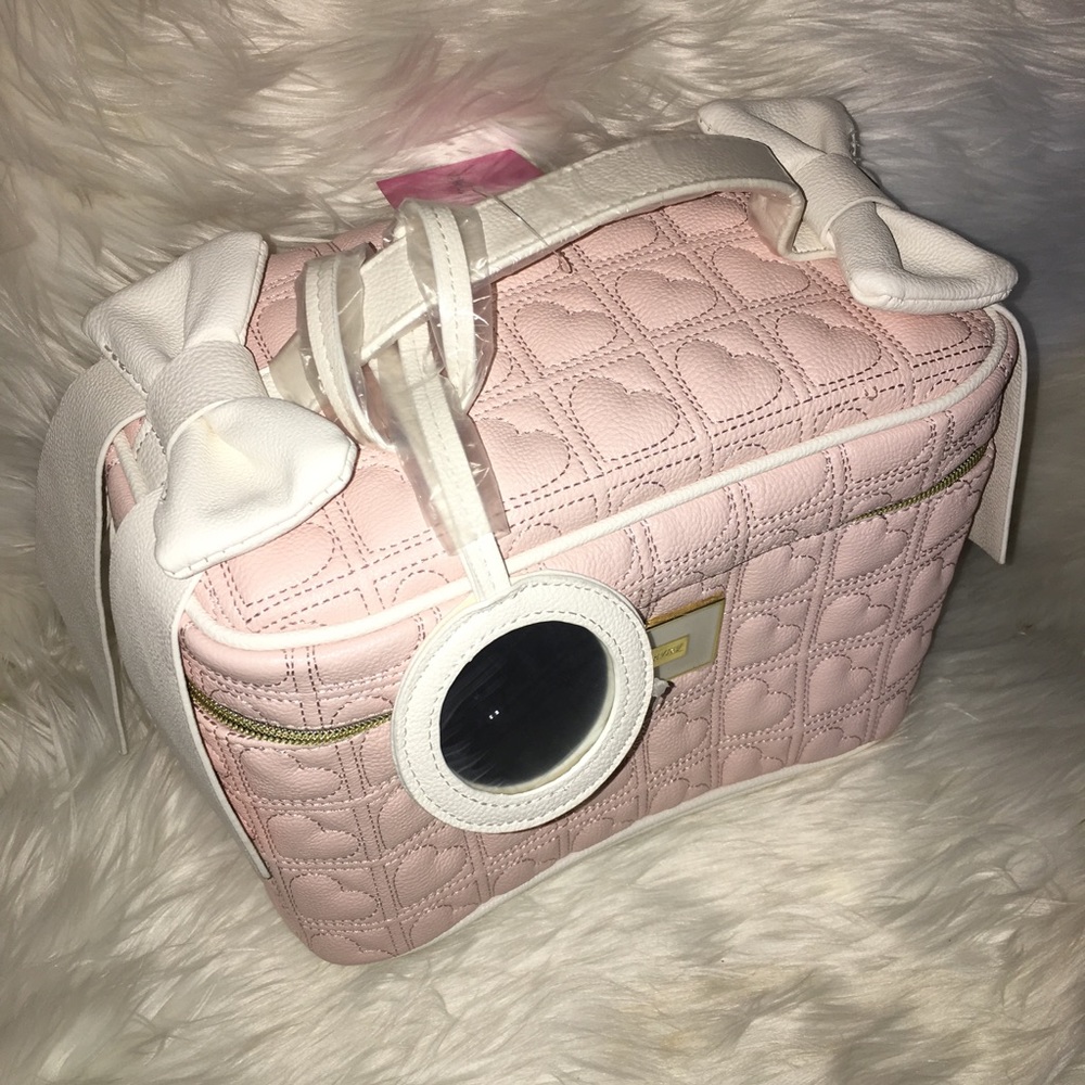 Betsey Train Case pink quilted bag bow hearts 💕 - Picture 4 of 8